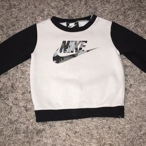 Nike sweatshirt !